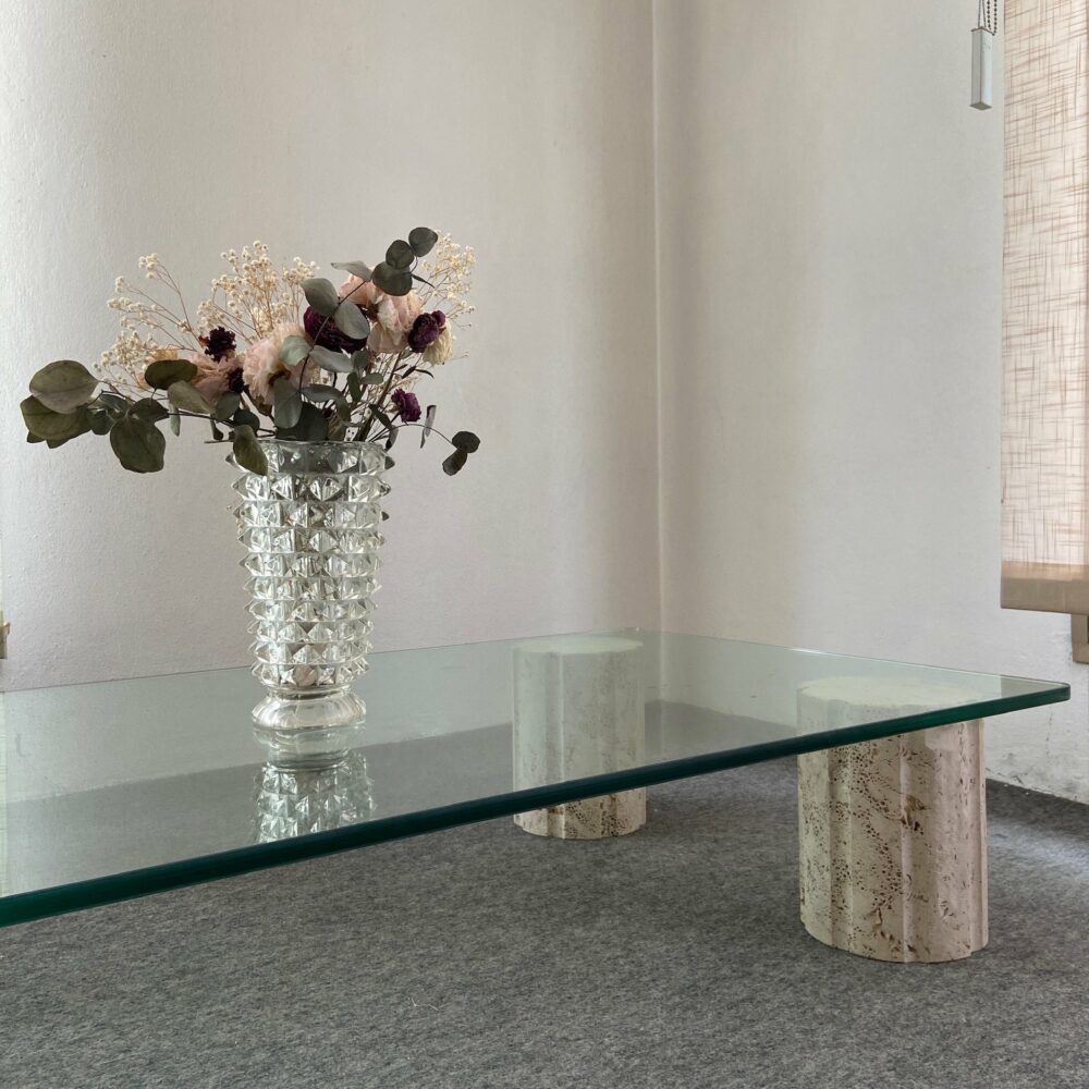 Tavolino in marmo travertino e vetro anni '60