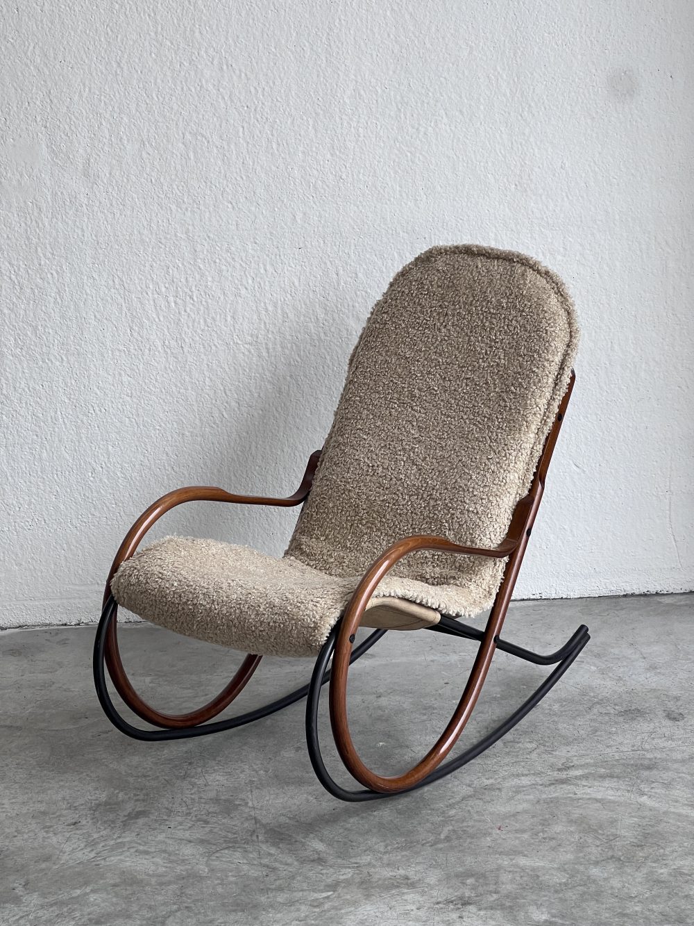 Sedia a dondolo di P Tuttle per Strässle anni '70