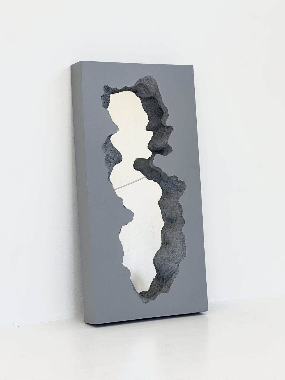 Specchio Broken Mirror, Snarkitecture e Gufram