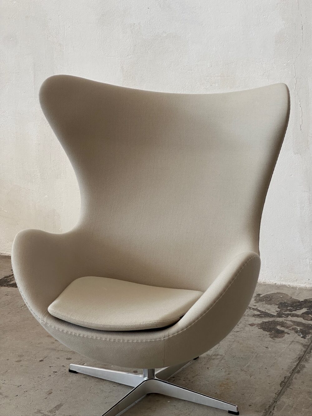 Poltrona Egg Chair di Arne Jacobsen per Fritz Hansen - immagine 3