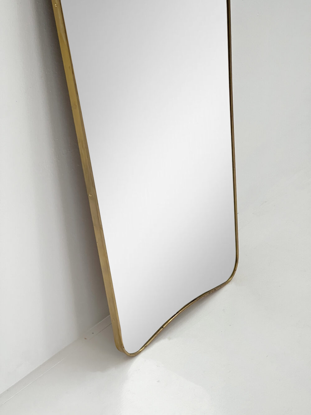 Specchio grande mid-century in ottone - immagine 3