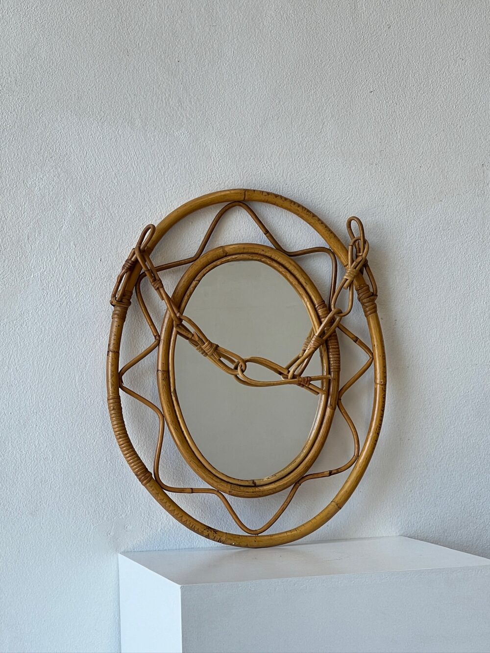 Specchio da muro in rattan, anni '70