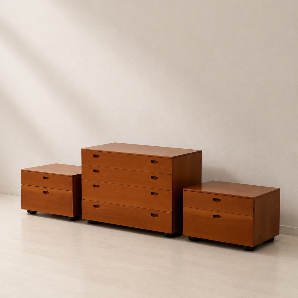 Cassettiera e due comodini in legno di noce, anni '80